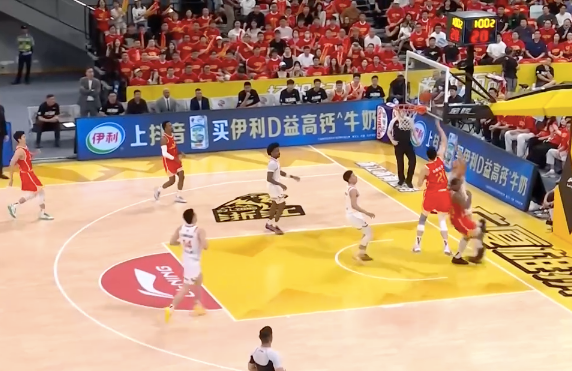 乐鱼体育app下载-首发狂轰99分！卫冕冠军扳回一城，张镇麟总决赛15连胜终结